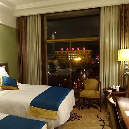 Datong Hotel Датонг Екстериор снимка